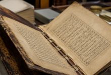 چگونه یک کتاب خطی را در کتابخانه شخصی نگهداری کنیم؟ ( راهنمای رطوبت و دما )
