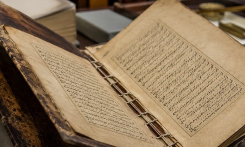 چگونه یک کتاب خطی را در کتابخانه شخصی نگهداری کنیم؟ ( راهنمای رطوبت و دما )